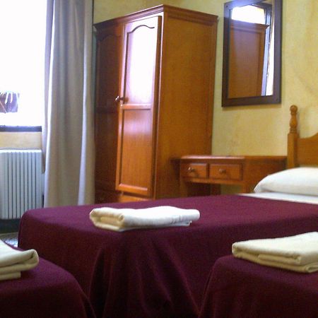 Pension Lisdos Севілья Екстер'єр фото